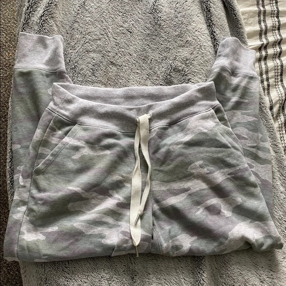 Aerie camo sweatpants - Picture 4 of 4